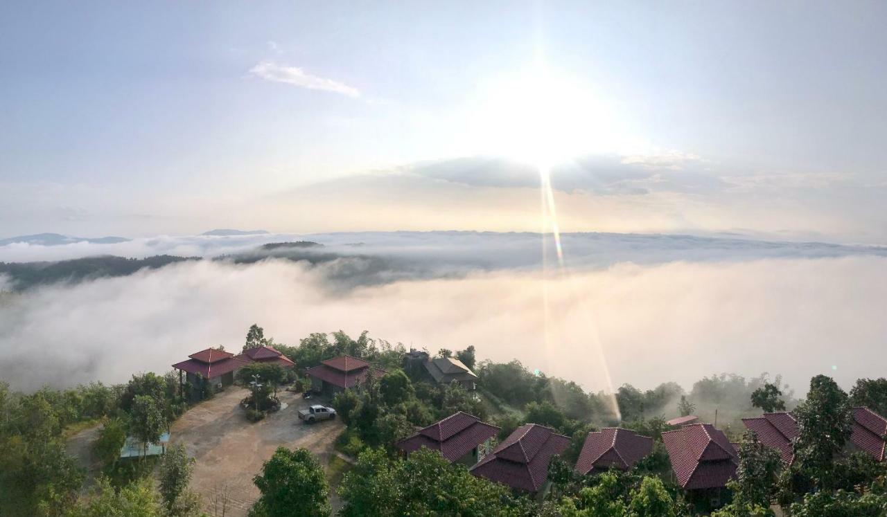 Phumektawan ภูเมฆตะวัน Hotel&Restaurant Сантихири Экстерьер фото